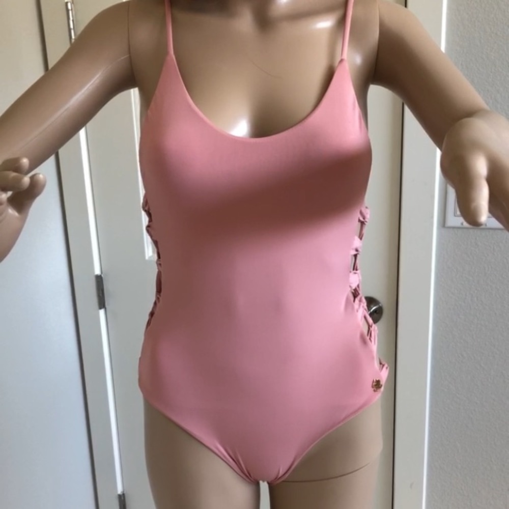 NWT Sauipe 1 piece, criss-cross side cut-outs